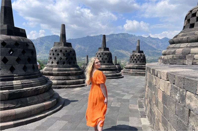 Yogyakarta: Borobudur & Prambanan Guided Tour with Entry Fee