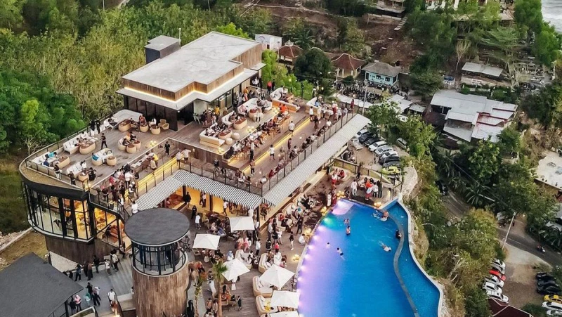 private-tour-jogja-1-hari-borobudur-prambanan-obelix-sea-view