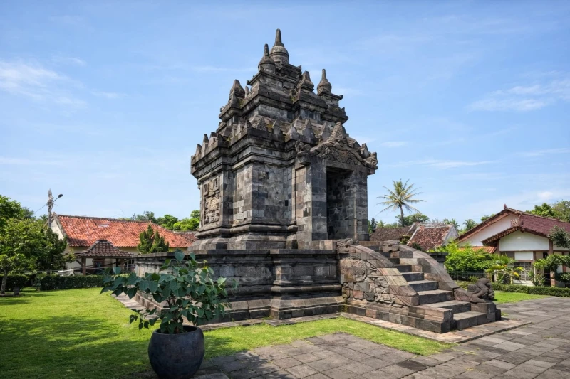 2d1n-yogyakarta-private-tour-borobudur-prambanan-merapi-sunrise